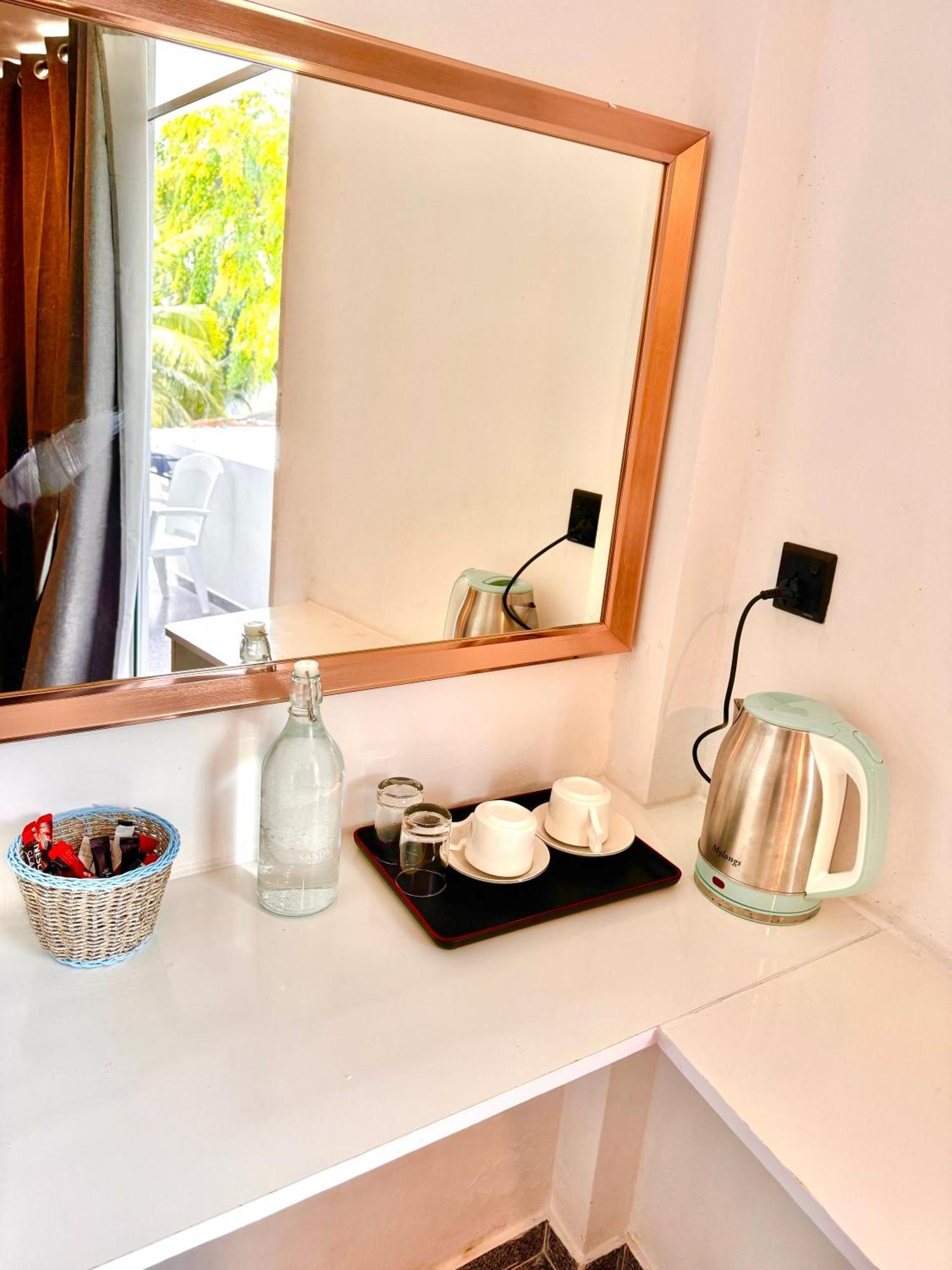 Sands Garden Hotel Thoddoo Esterno foto